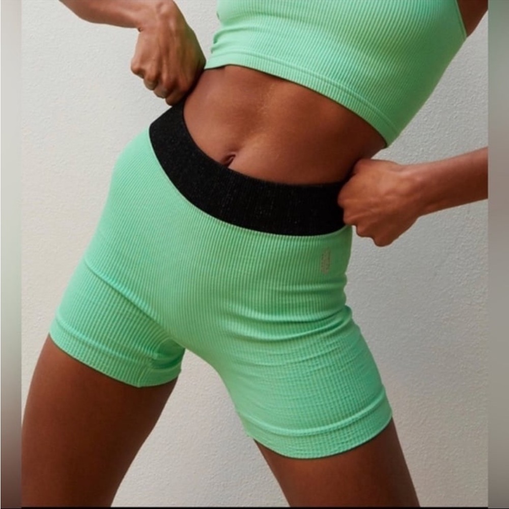 NWT Free People Movement Seamless Short In Fresh Cut Size M/L